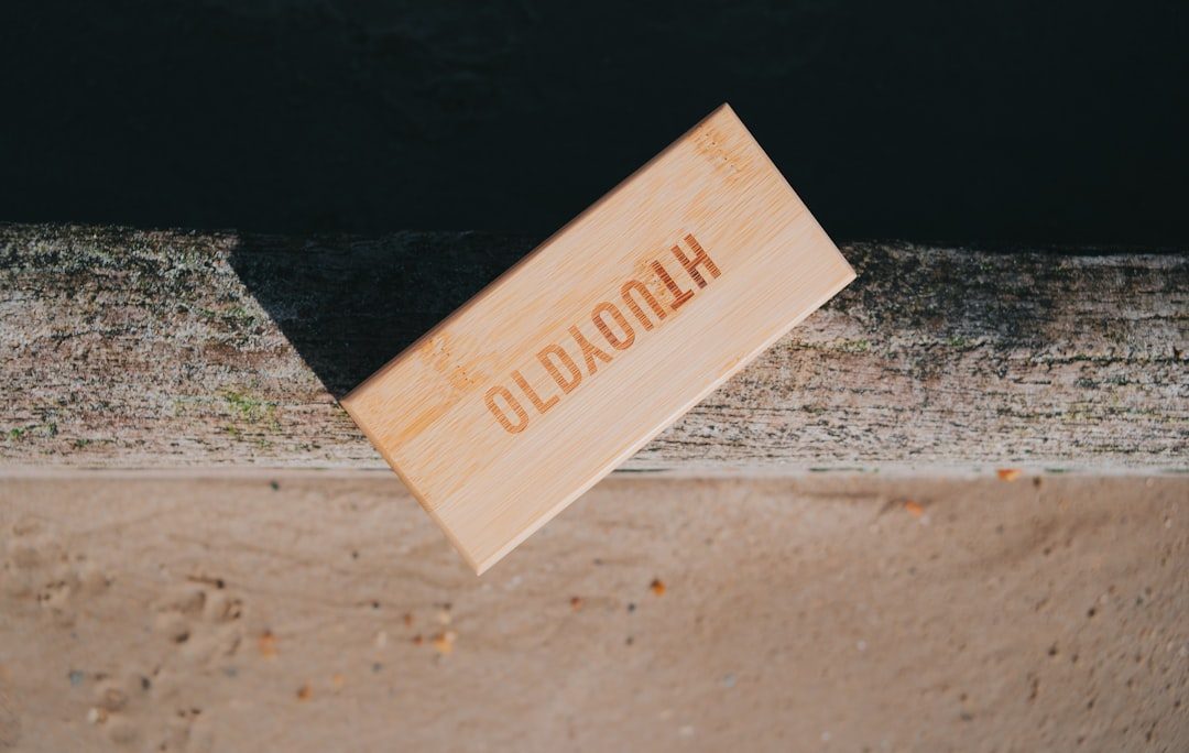 Cutii de depozitare din lemn: Cum să alegi modelul potrivit pentru echipamentul tău