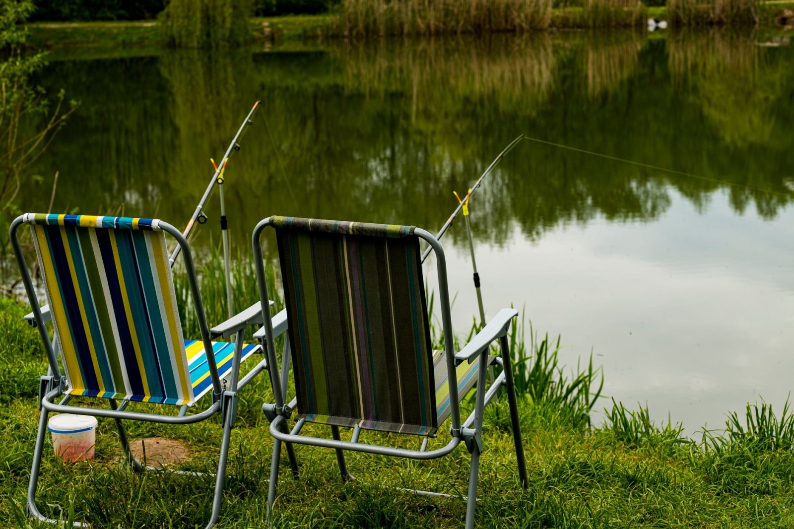 Scaun Matrix Accessory Chair: Ce trebuie să verifici înainte de a-l alege pentru pescuit
