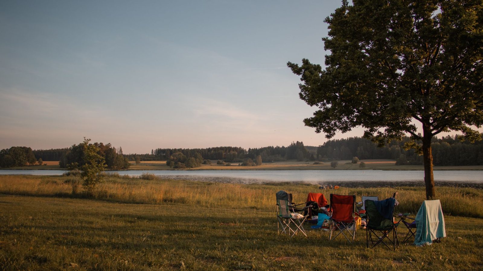 Scaune camping pliante: Cum să alegi modelul potrivit pentru ieșirile în natură