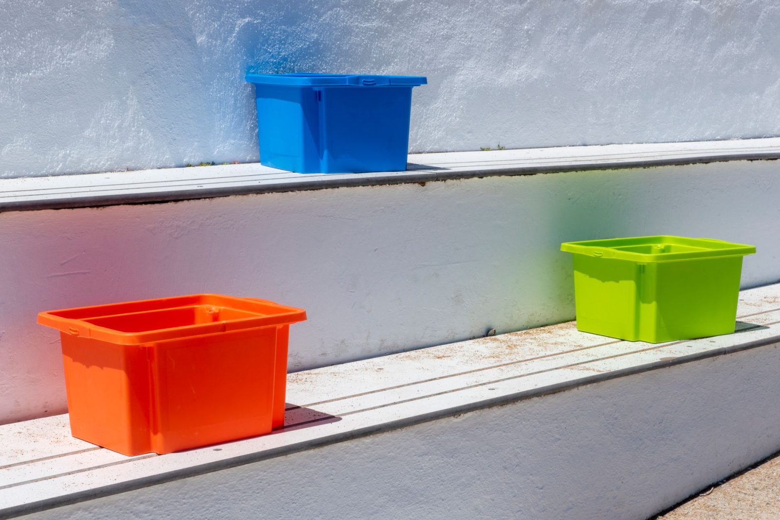 Cutii de depozitare din plastic cu capac: Criterii esențiale pentru o alegere potrivită