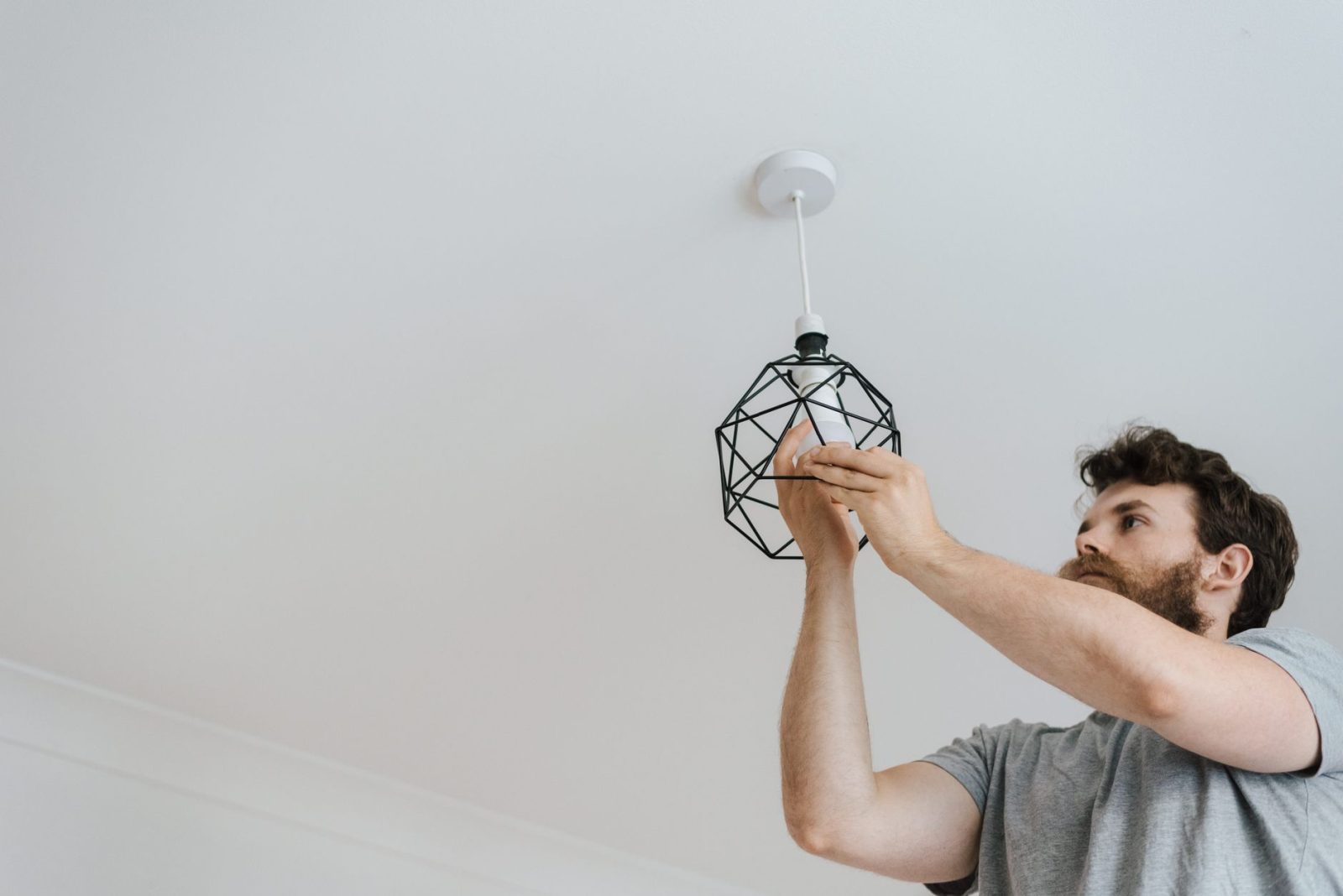 Geantă pentru scule de electrician: Ce trebuie să verifici înainte de achiziție