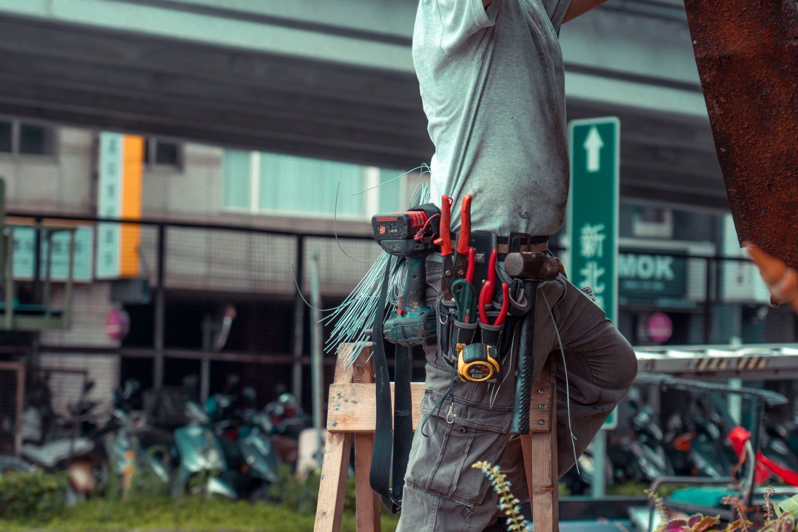 Borsetă pentru scule de electrician: Cum să o alegi pe cea potrivită